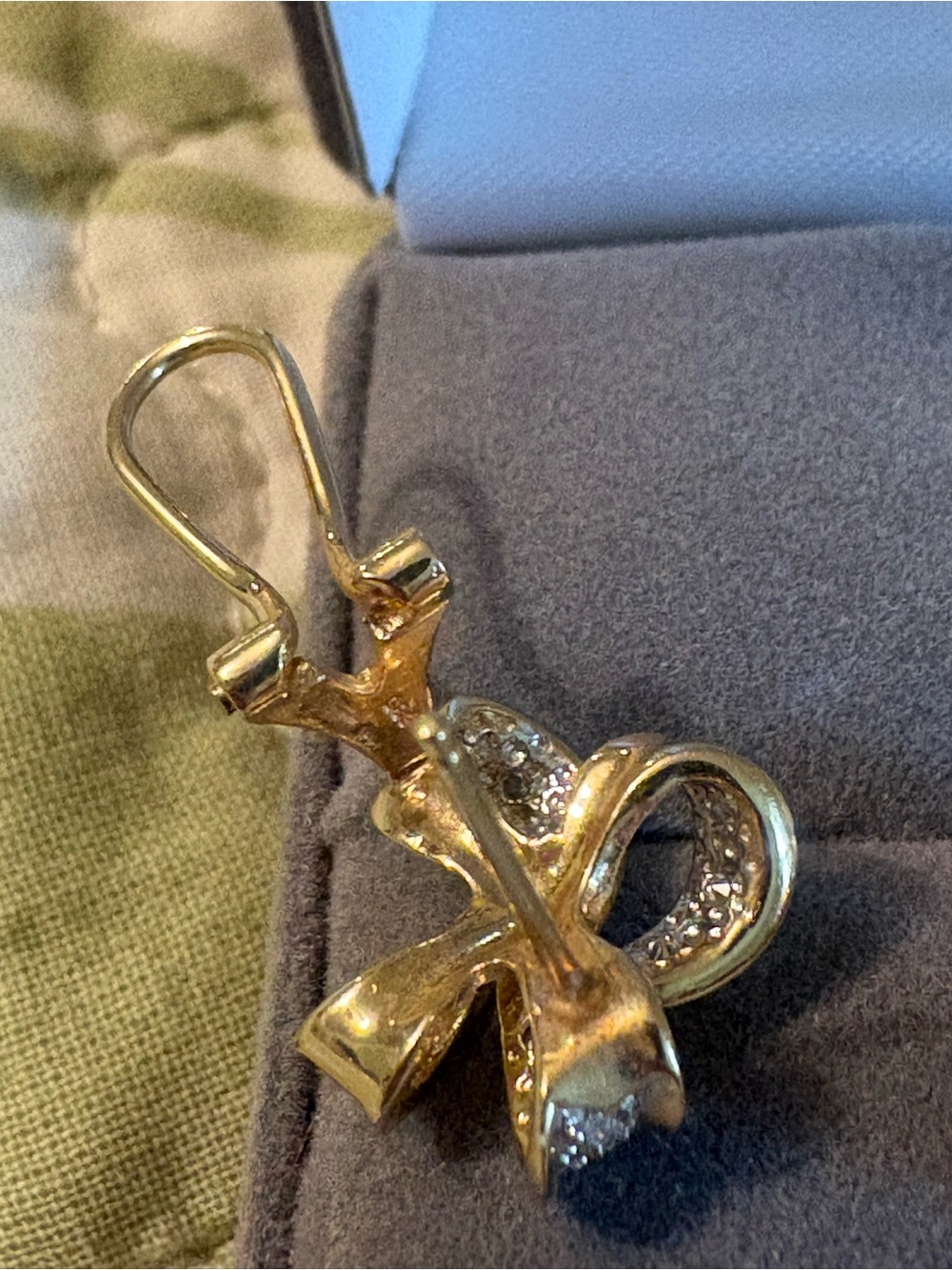 Ribbon 🎀 or Pinwheel shaped genuine Diamond 💎 studs 14k gold . Dazzling pair. - Picture 5 of 10